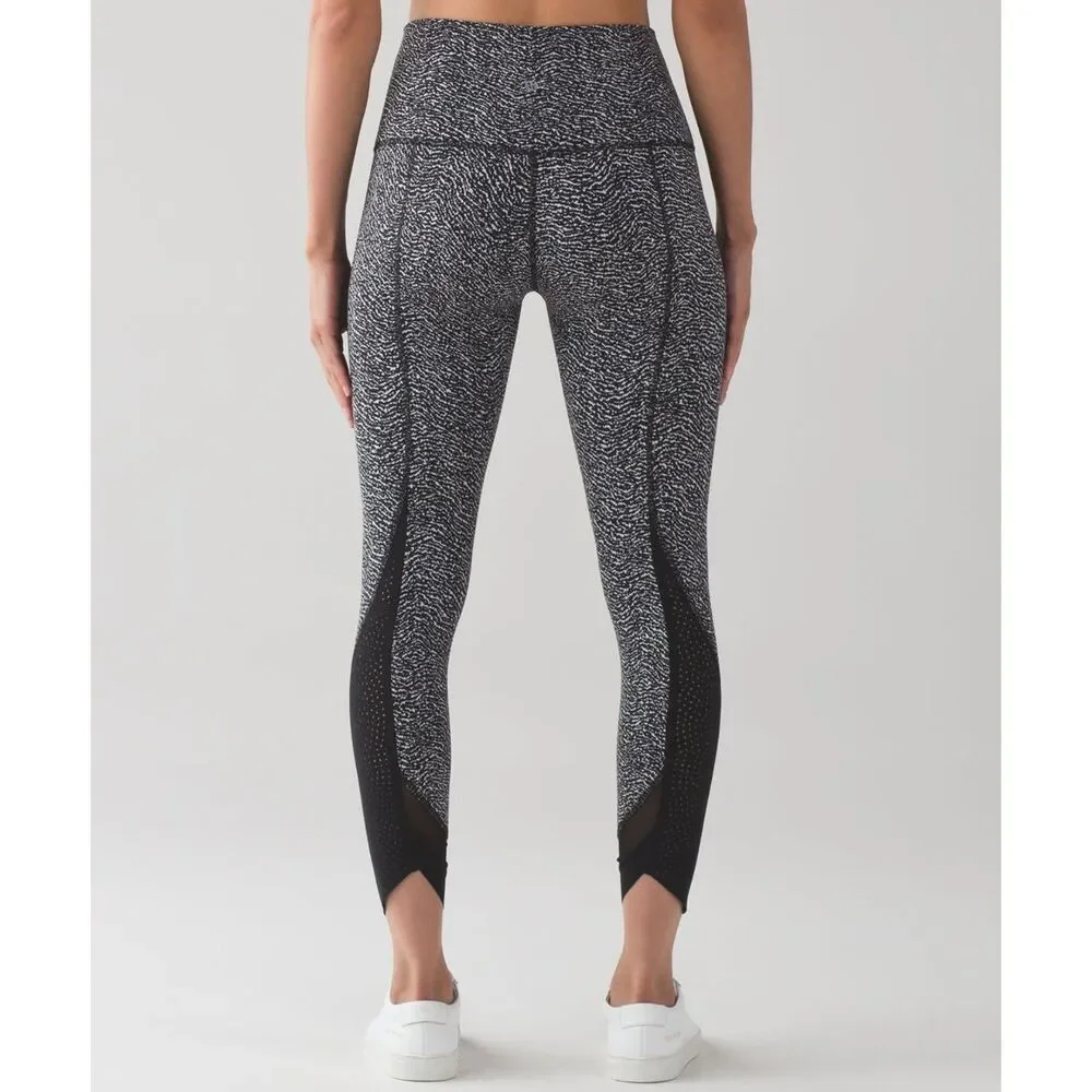 Lululemon • Wunder‎ Under Laser Cut Studio Crop Leggings • Size 8 • Black/White